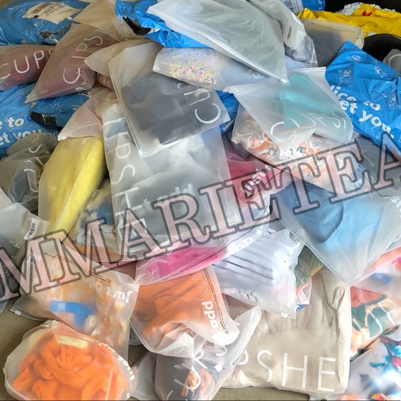 CUPSHE MYSTERY BOX! Includes THREE NEW swimsuits ❗️🚨 - Picture 3 of 11